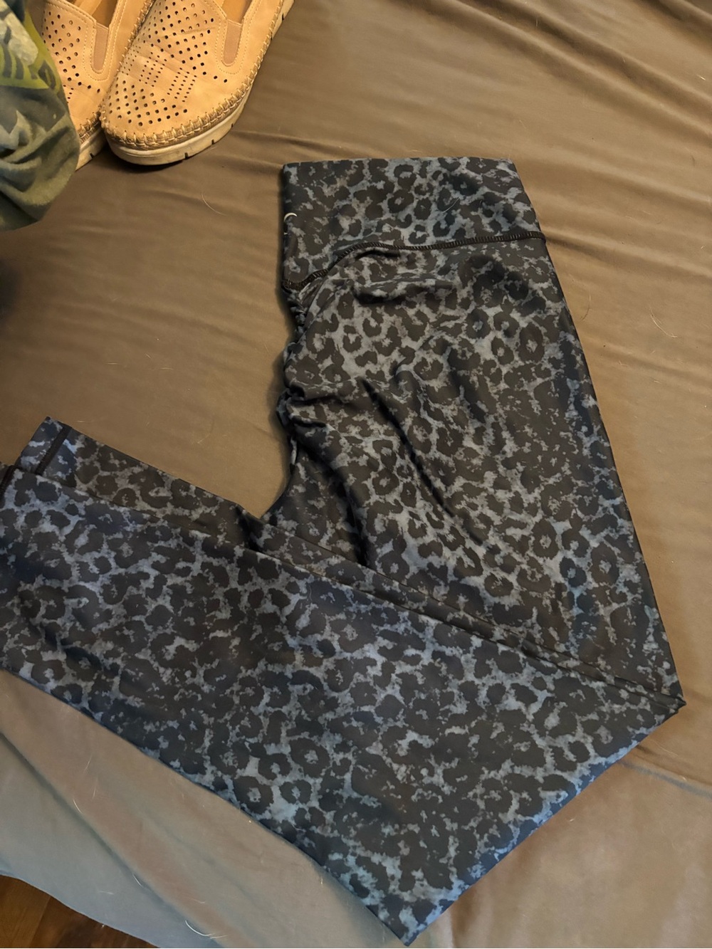 Women's Blue Leopard scrunchy What Leggings